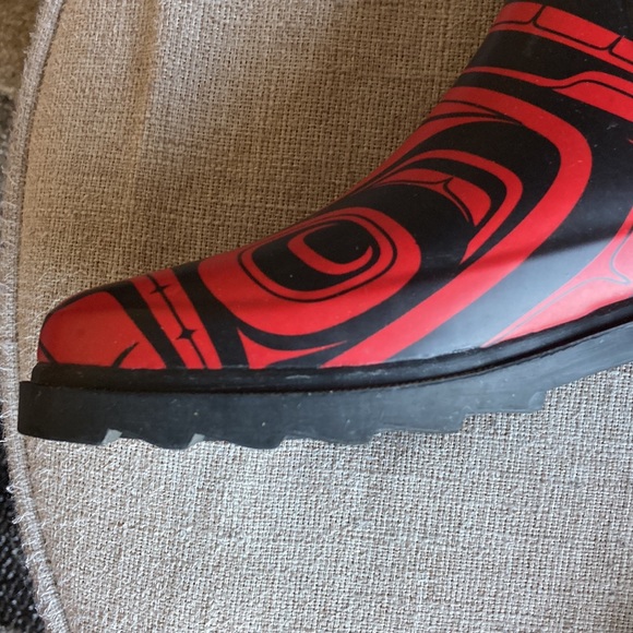 Chelsea Rubber Boots with First Nations Design Size 7 - Picture 6 of 8